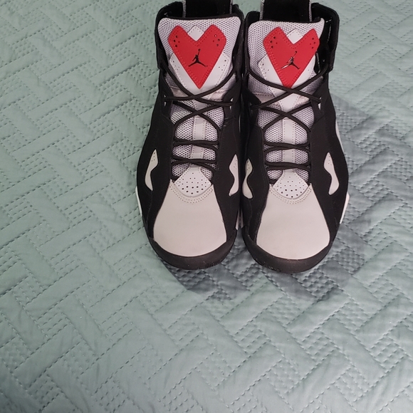 Jordan's true flight black/grey/red - Picture 3 of 3